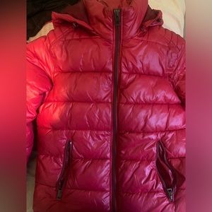 Red guess puffer jacket with detachable hood
